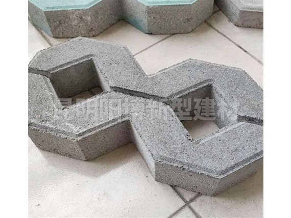 云南八字植草磚鋪設(shè)時(shí)有哪些需要注意的事項(xiàng)呢？